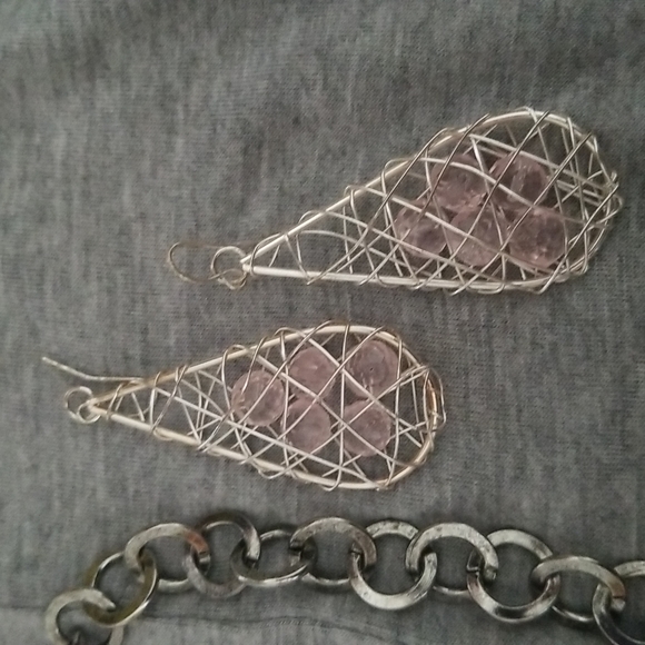 3 for 15.00 Silvertone statement necklace and matching earrings - Picture 3 of 4